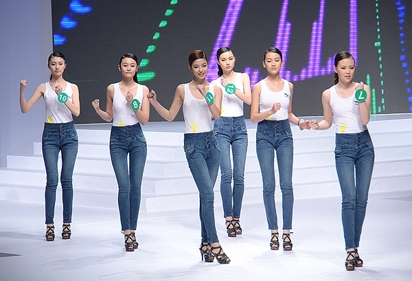 第八届中国超级模特大赛 张龄月荣获冠军