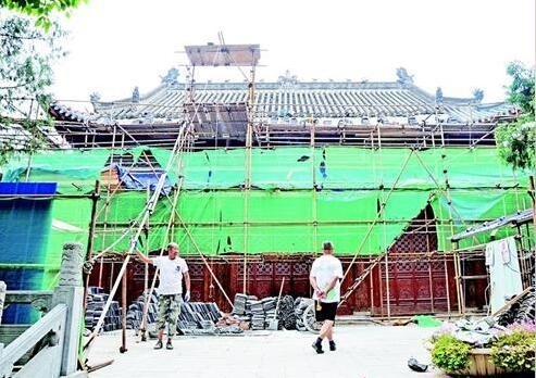 襄阳大成殿，位于襄城原襄阳五中校内，日前正经历再次修缮。