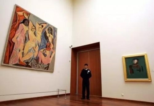 　　在MoMA中展示的毕加索经典名画《亚威农少女》