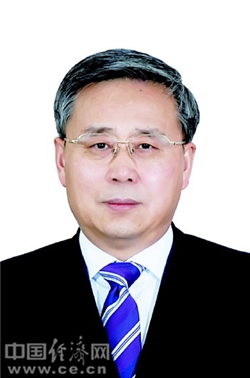 郭树清，1956年8月出生，汉族，内蒙古察右后旗人，法学博士。