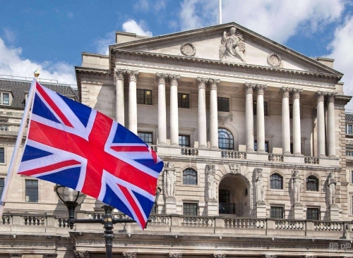 不过，近期公布的经济数据显示，英国经济增长意外降至五年来的最低水平，GDP仅增长0.1%，加上通胀和服务业PMI等数据均不及预期，英镑兑美元在两周内跌超6%。