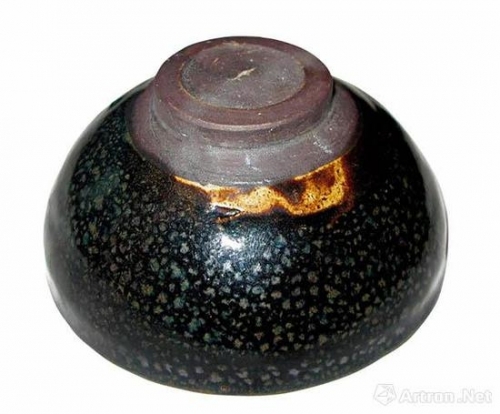 金代黑釉油滴碗（侧视）