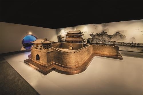 紫檀及阴沉木制永定门。中国紫檀博物馆供图
